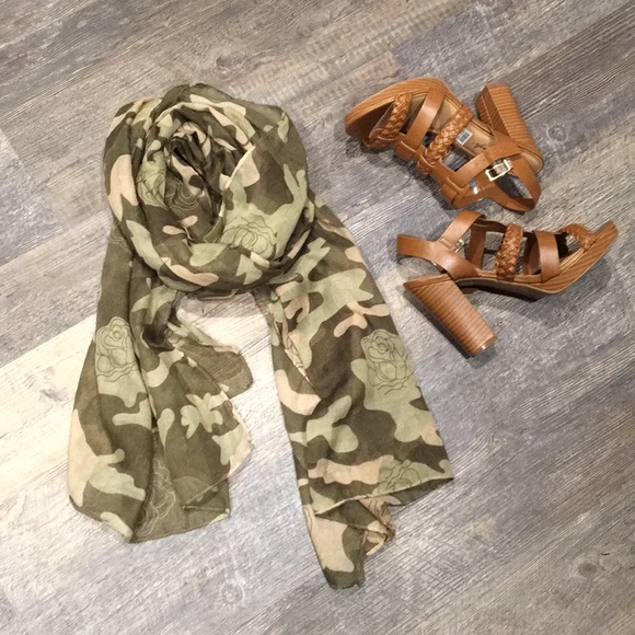 Accessories - 🌲Green Army Floral Scarf🌲